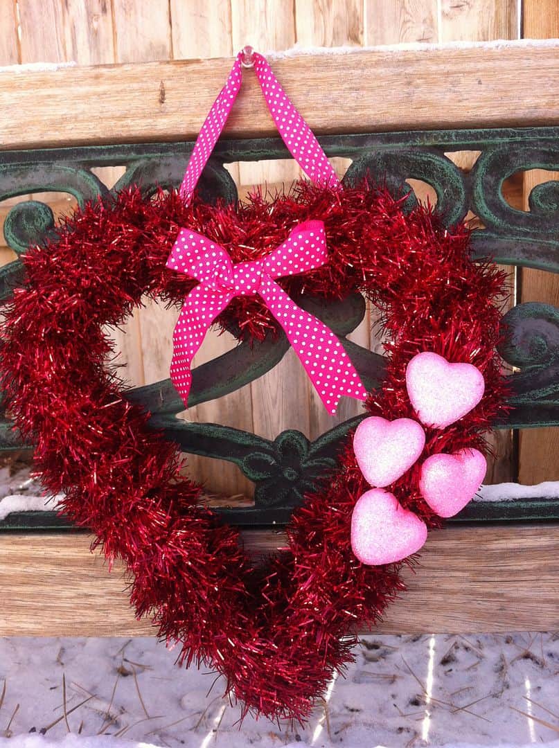25 Best Valentines Day Wreaths 10 85143083