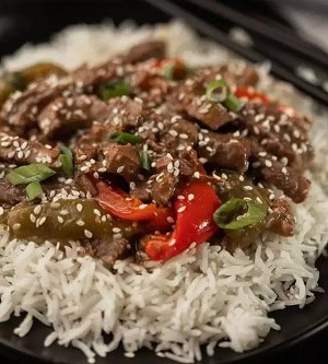 27 Easy Crockpot Dinner Recipes 29 crock pot pepper steak 6