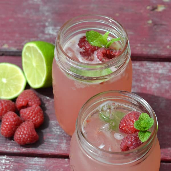 easy raspberry mojito cocktail 600x600 1