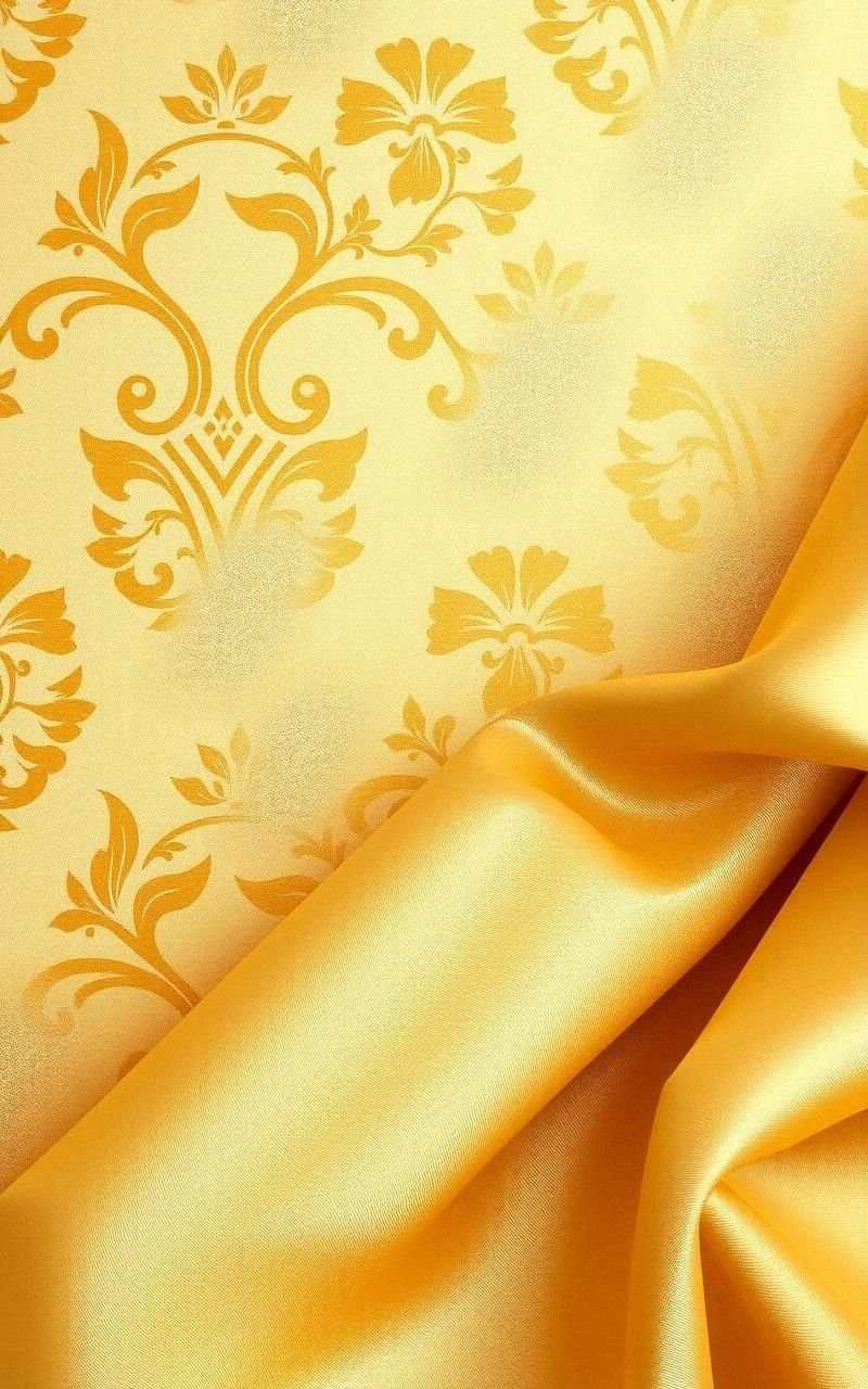 Champagne Gold Damask Wallpaper for Gentle Luxury