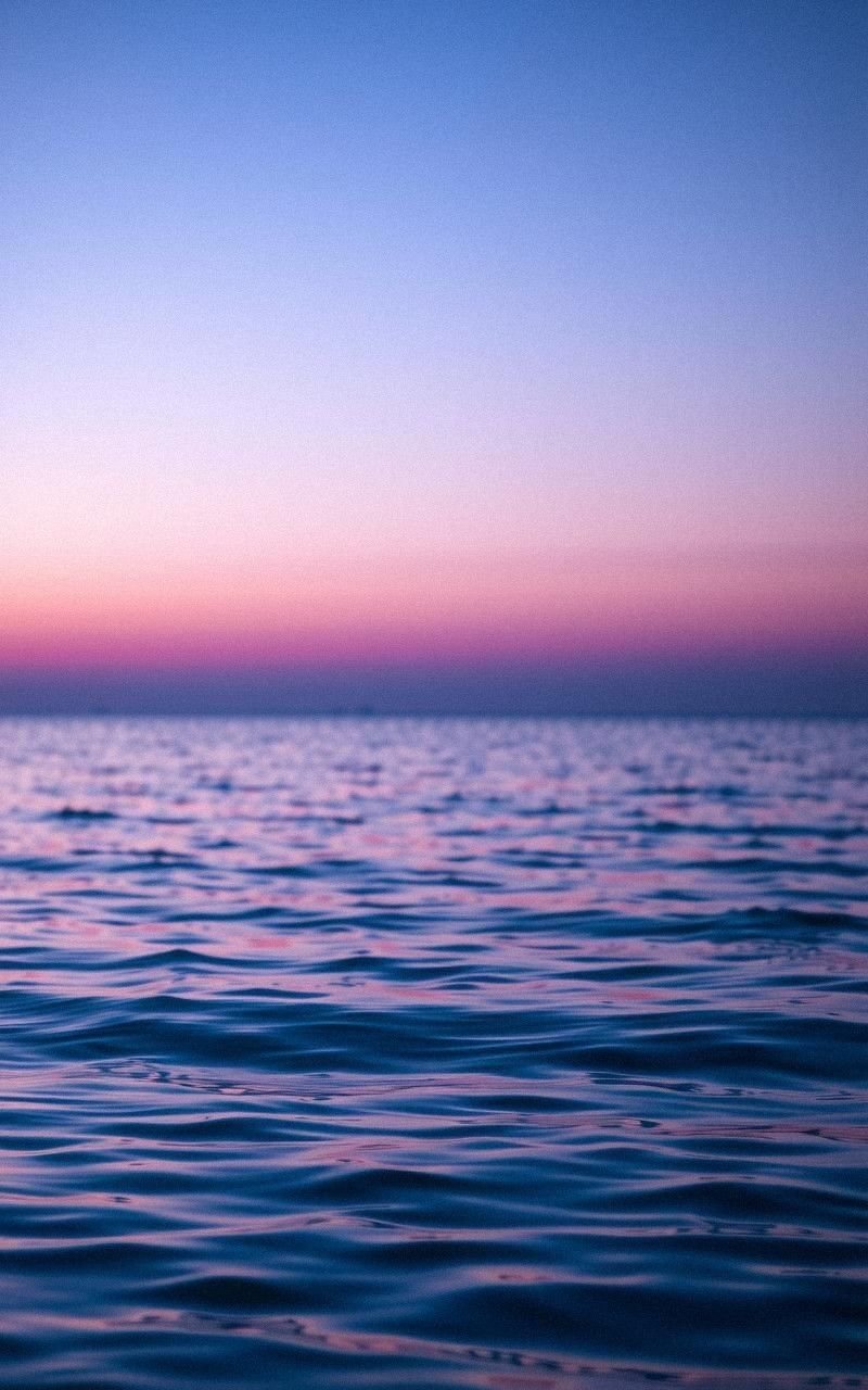 Calm Twilight Waves Under a Soft Purple Sky