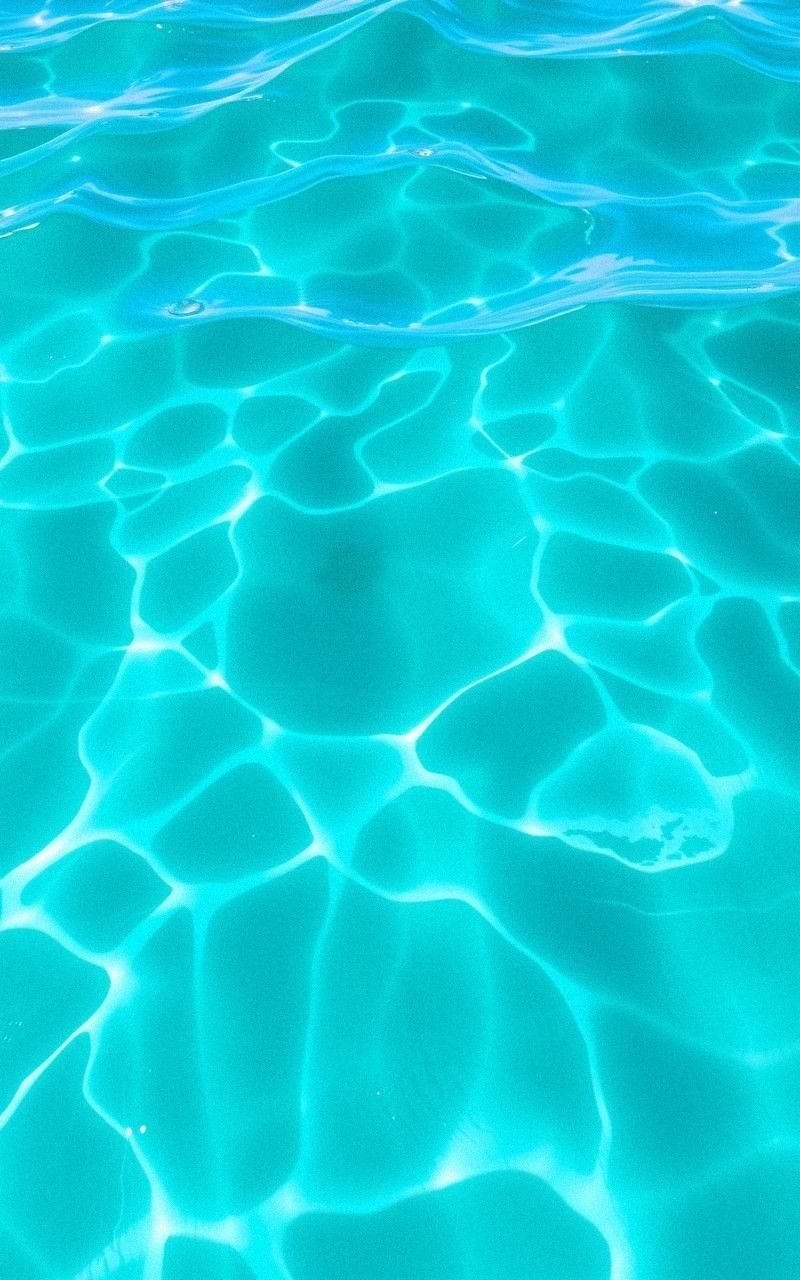 Deep Turquoise Waves with Clear Underwater View